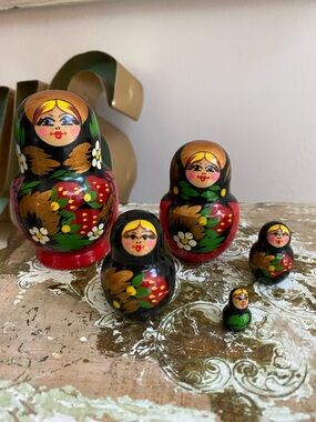 Russian Matryoshka Nesting Doll Set